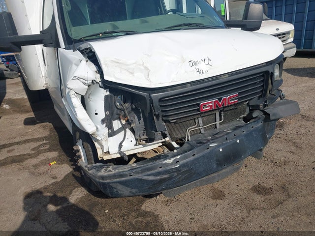 GMC Savana Cutaway 4500 2014 1GD676CG3E1102150 Image 11