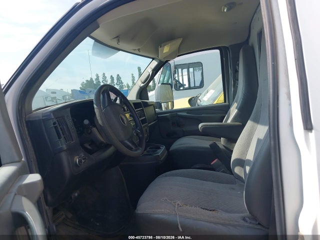 GMC Savana Cutaway 4500 2014 1GD676CG3E1102150 Image 18