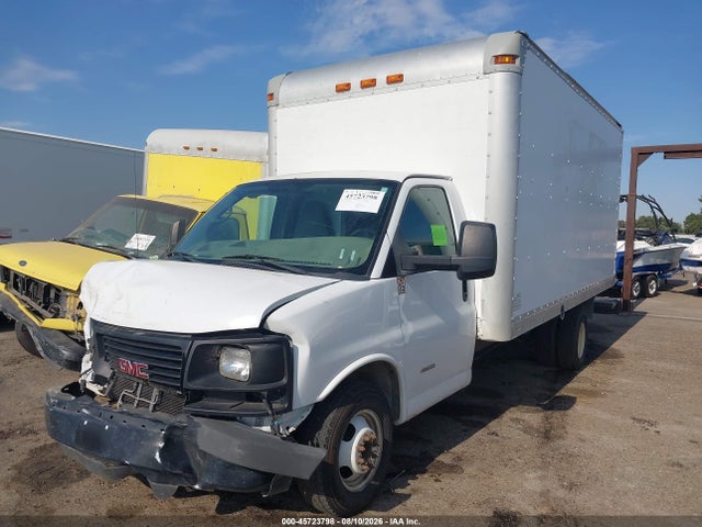 GMC Savana Cutaway 4500 2014 1GD676CG3E1102150 Image 2