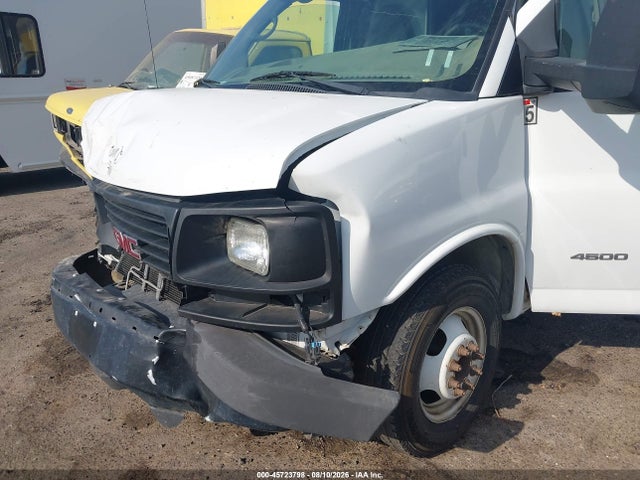 GMC Savana Cutaway 4500 2014 1GD676CG3E1102150 Image 13