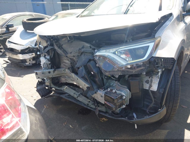 2T3ZFREV0JW503054 Toyota RAV4 LE