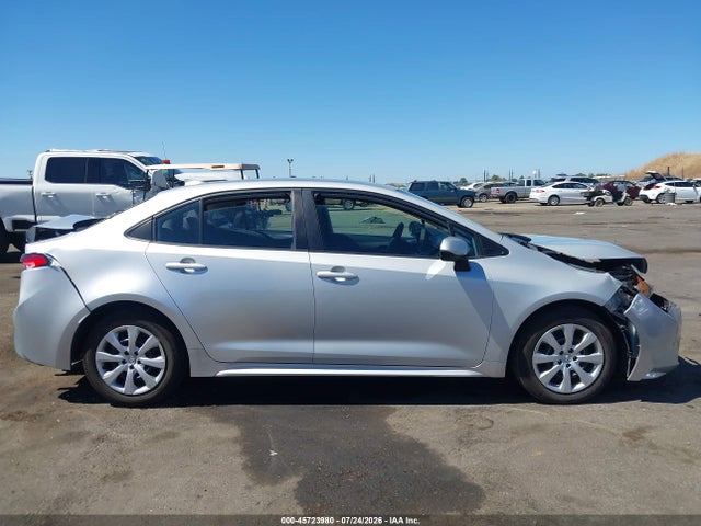 5YFEPMAE4NP319501 Toyota COROLLA LE