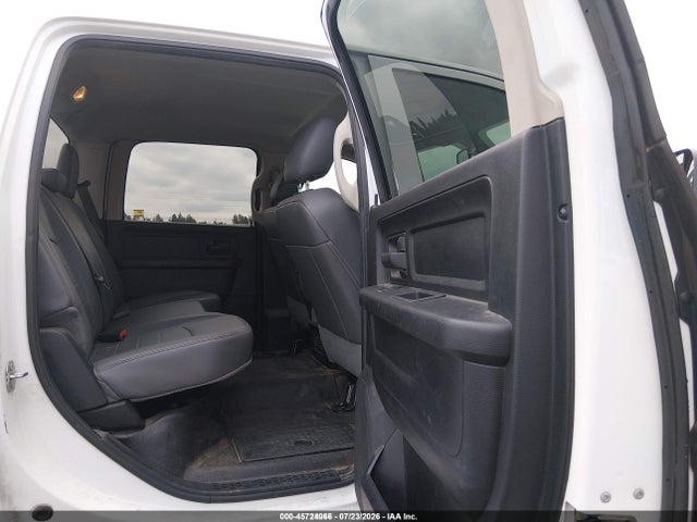 3C63R3GL6JG304846 RAM 3500 Tradesman 4x4 8&#039; Box