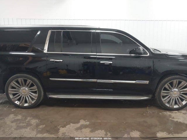 45724162 :رقم المزاد ، 1GYS3GKJ3FR183309 vin ، 2015 Cadillac Escalade Esv Standard مزاد بيع