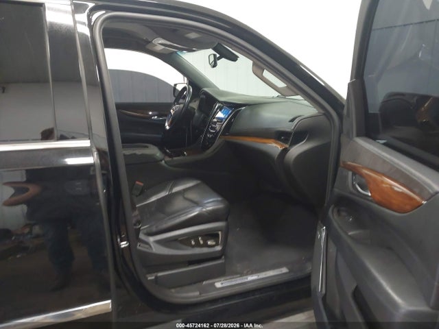45724162 :رقم المزاد ، 1GYS3GKJ3FR183309 vin ، 2015 Cadillac Escalade Esv Standard مزاد بيع