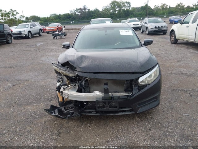 Продаж на аукціоні авто 2018 Honda Civic Ex, vin: 19XFC2F71JE031221, номер лоту: 45724264