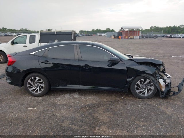 Продаж на аукціоні авто 2018 Honda Civic Ex, vin: 19XFC2F71JE031221, номер лоту: 45724264