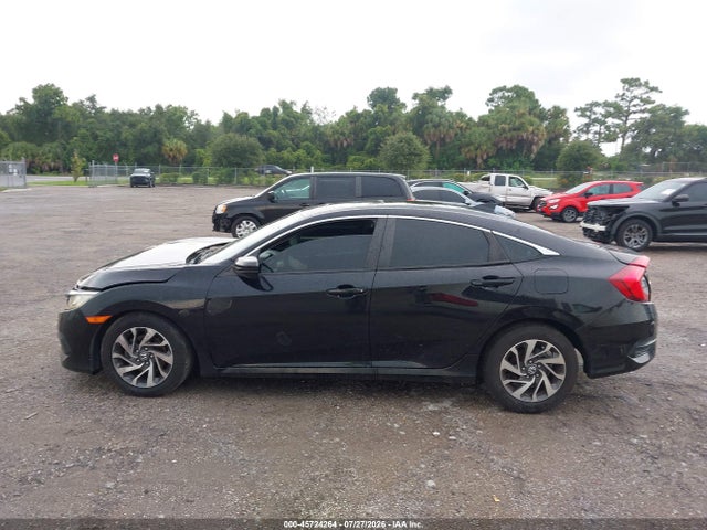 Продаж на аукціоні авто 2018 Honda Civic Ex, vin: 19XFC2F71JE031221, номер лоту: 45724264