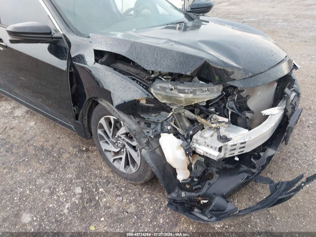 Продаж на аукціоні авто 2018 Honda Civic Ex, vin: 19XFC2F71JE031221, номер лоту: 45724264