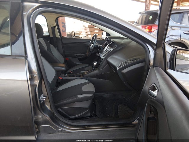 1FADP3F25EL300216 Ford FOCUS SE