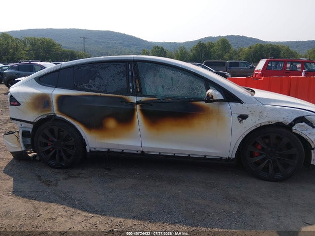 Продаж на аукціоні авто 2024 Tesla Model X Plaid Tri Motor All-wheel Drive, vin: 7SAXCBE69RF448592, номер лоту: 45724432