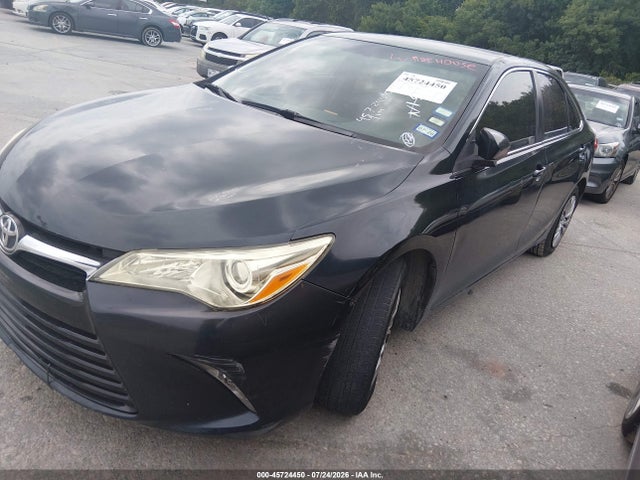 45724450 :رقم المزاد ، 4T1BF1FK3FU005261 vin ، 2015 Toyota Camry Le مزاد بيع