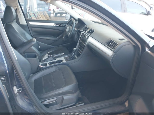 2013 Volkswagen Passat 2.5l Se მანქანა იყიდება აუქციონზე, vin: 1VWBP7A38DC107014, აუქციონის ნომერი: 45724483