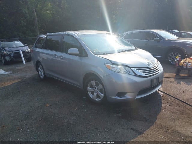 45724689 :رقم المزاد ، 5TDKK3DC5FS656550 vin ، 2015 Toyota Sienna Le 8 Passenger مزاد بيع