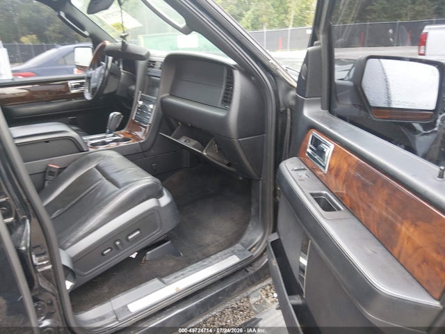 Продажа на аукционе авто 2015 Lincoln Navigator L, vin: 5LMJJ3JT4FEJ05690, номер лота: 45724714