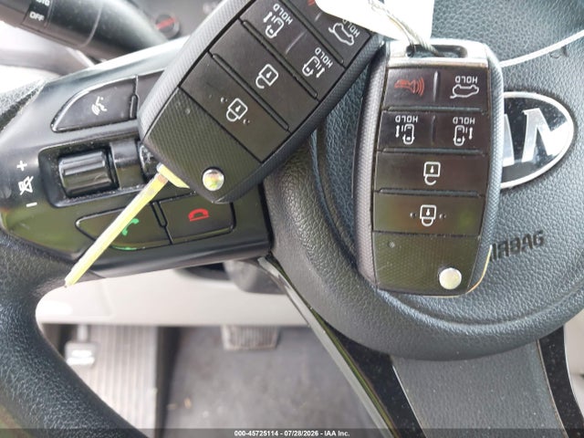 KIA SEDONA LX 2016 KNDMB5C15G6085776 Image 11