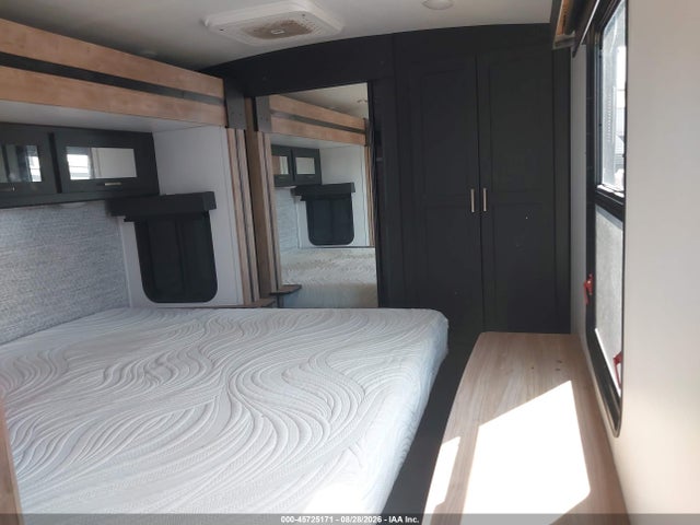 Продажа на аукционе авто 2022 Keystone Outback, vin: 4YDT0BR29NW452513, номер лота: 45725171