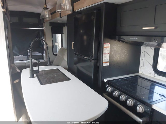Продажа на аукционе авто 2022 Keystone Outback, vin: 4YDT0BR29NW452513, номер лота: 45725171