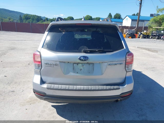 45725420 :رقم المزاد ، JF2SJAEC5JH537028 vin ، 2018 Subaru Forester 2.5i Premium مزاد بيع