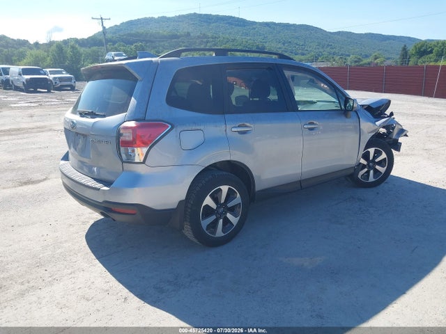 45725420 :رقم المزاد ، JF2SJAEC5JH537028 vin ، 2018 Subaru Forester 2.5i Premium مزاد بيع