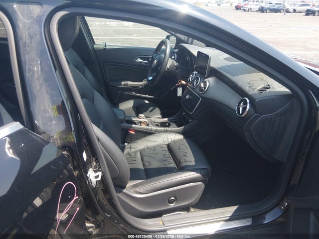 WDCTG4EB3HJ338132 Mercedes-Benz GLA 250