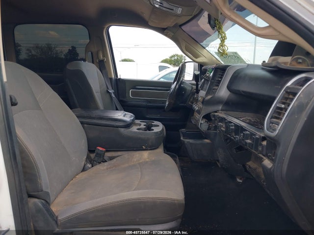 45725547 :رقم المزاد ، 3C6UR5DL7KG529699 vin ، 2019 Ram 2500 Big Horn  4x4 6'4 Box مزاد بيع