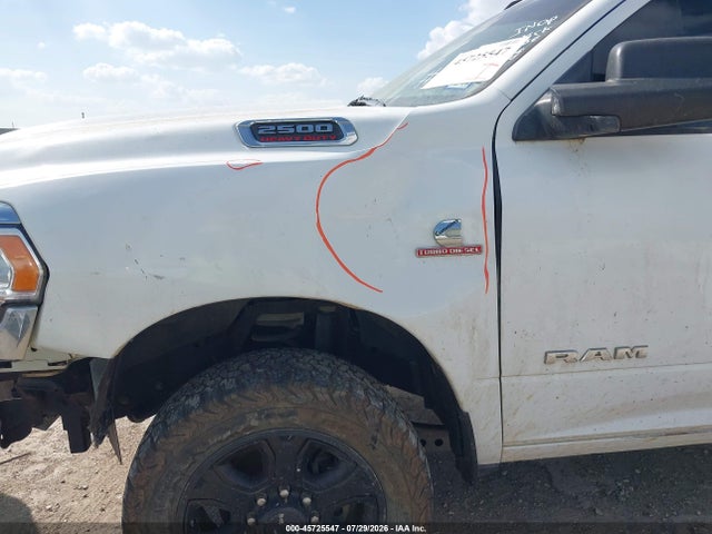 45725547 :رقم المزاد ، 3C6UR5DL7KG529699 vin ، 2019 Ram 2500 Big Horn  4x4 6'4 Box مزاد بيع