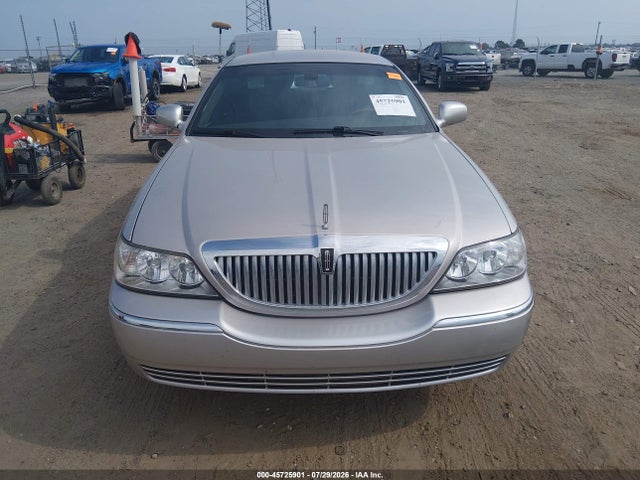 Aukcja sprzedaży 2011 Lincoln Town Car Signature Limited, vin: 2LNBL8CV5BX761208, numer aukcji: 45725901