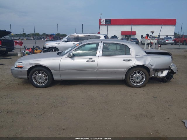 Aukcja sprzedaży 2011 Lincoln Town Car Signature Limited, vin: 2LNBL8CV5BX761208, numer aukcji: 45725901