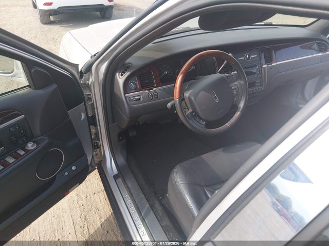 Aukcja sprzedaży 2011 Lincoln Town Car Signature Limited, vin: 2LNBL8CV5BX761208, numer aukcji: 45725901
