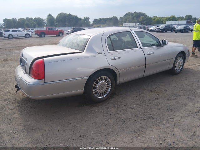 Aukcja sprzedaży 2011 Lincoln Town Car Signature Limited, vin: 2LNBL8CV5BX761208, numer aukcji: 45725901