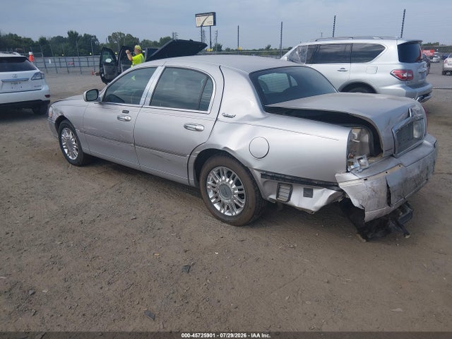 Aukcja sprzedaży 2011 Lincoln Town Car Signature Limited, vin: 2LNBL8CV5BX761208, numer aukcji: 45725901