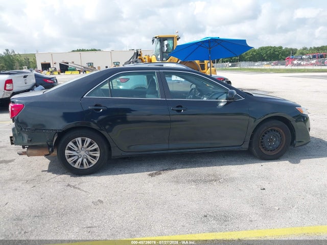 45726076 :رقم المزاد ، 4T1BF1FK6EU381693 vin ، 2014 Toyota Camry Le مزاد بيع