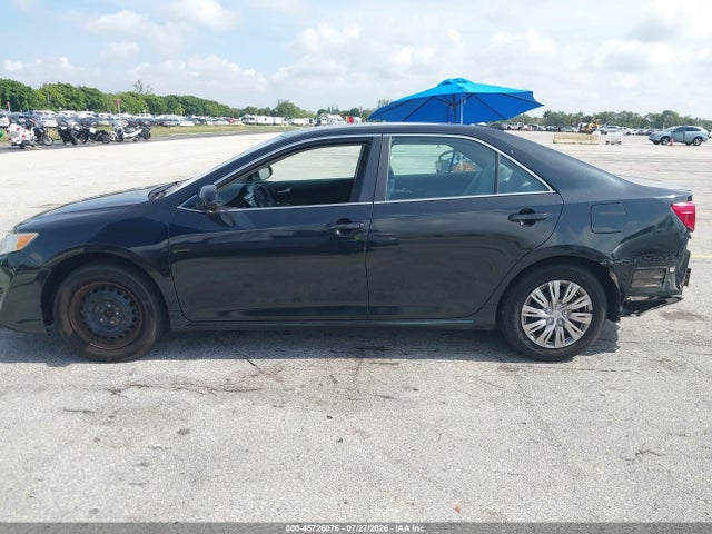 45726076 :رقم المزاد ، 4T1BF1FK6EU381693 vin ، 2014 Toyota Camry Le مزاد بيع
