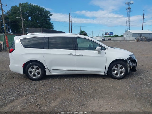 45726110 :رقم المزاد ، 2C4RC1EGXHR703536 vin ، 2017 Chrysler Pacifica Touring-l Plus مزاد بيع