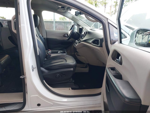 45726110 :رقم المزاد ، 2C4RC1EGXHR703536 vin ، 2017 Chrysler Pacifica Touring-l Plus مزاد بيع