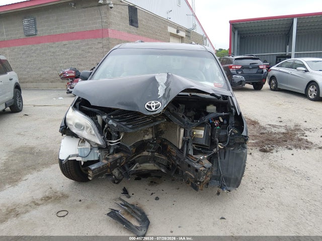 2015 Toyota Sienna Le 7 Passenger მანქანა იყიდება აუქციონზე, vin: 5TDJK3DC9FS111270, აუქციონის ნომერი: 45726530