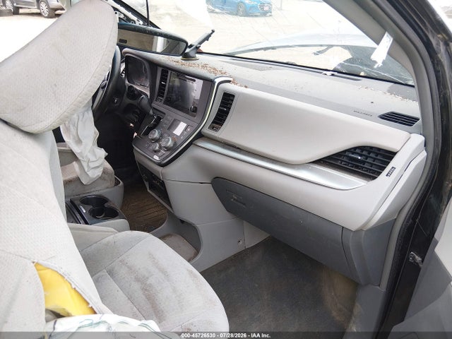 2015 Toyota Sienna Le 7 Passenger მანქანა იყიდება აუქციონზე, vin: 5TDJK3DC9FS111270, აუქციონის ნომერი: 45726530