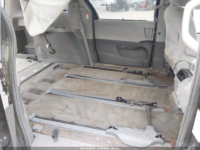 2015 Toyota Sienna Le 7 Passenger მანქანა იყიდება აუქციონზე, vin: 5TDJK3DC9FS111270, აუქციონის ნომერი: 45726530
