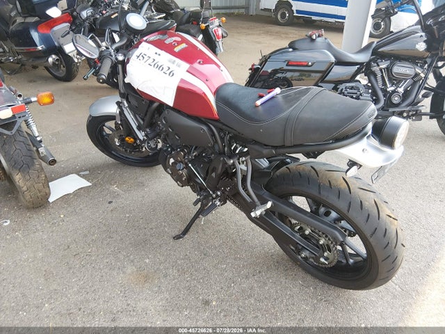 Yamaha XSR700 2018 JYARM21E5JA000584 Image 3