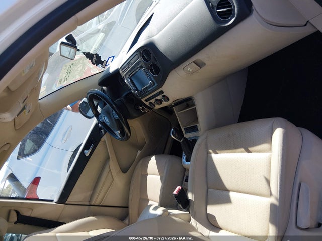 WVGAV7AX2FW607058 Volkswagen TIGUAN SE