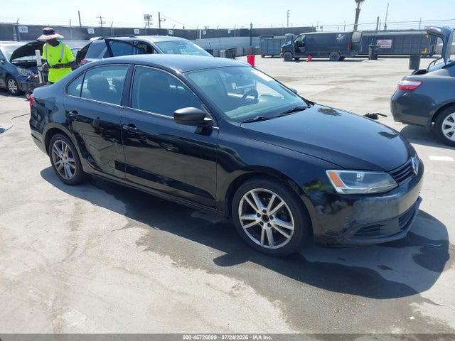 2013 Volkswagen Jetta 2.0l S მანქანა იყიდება აუქციონზე, vin: 3VW2K7AJ8DM300937, აუქციონის ნომერი: 45726899