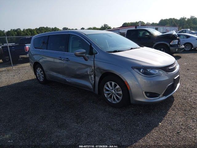 2018 Chrysler Pacifica Touring Plus მანქანა იყიდება აუქციონზე, vin: 2C4RC1FG1JR163420, აუქციონის ნომერი: 45727118