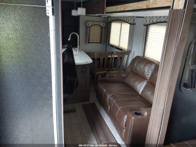 45727156 :رقم المزاد ، 4YDT33522LE600104 vin ، 2020 Keystone Rv Laredo مزاد بيع