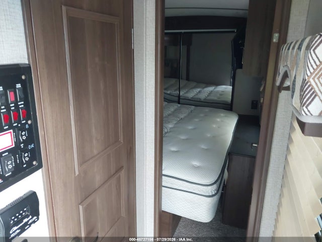 45727156 :رقم المزاد ، 4YDT33522LE600104 vin ، 2020 Keystone Rv Laredo مزاد بيع
