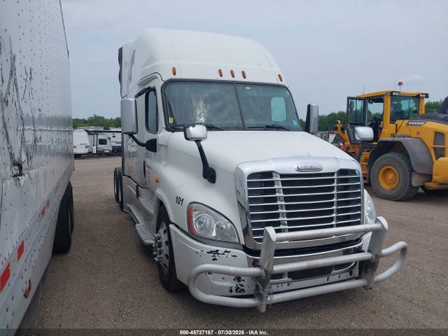 2015 Freightliner Cascadia 125 მანქანა იყიდება აუქციონზე, vin: 3AKJGLD59FSGJ6438, აუქციონის ნომერი: 45727187