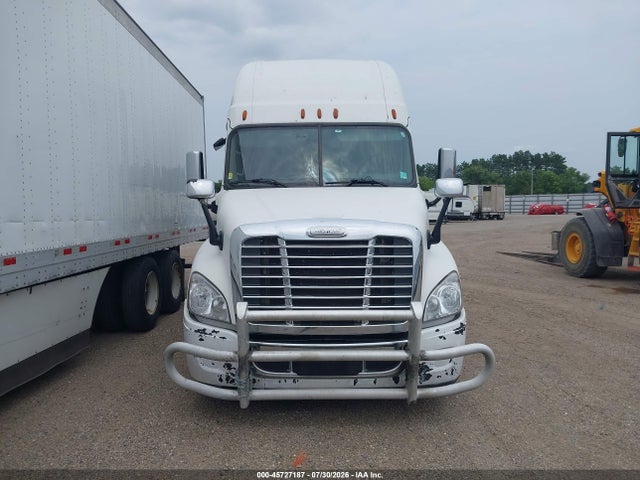 2015 Freightliner Cascadia 125 მანქანა იყიდება აუქციონზე, vin: 3AKJGLD59FSGJ6438, აუქციონის ნომერი: 45727187