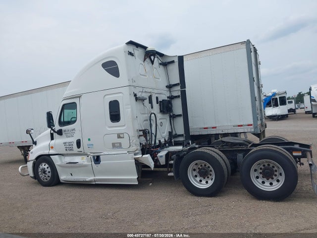 2015 Freightliner Cascadia 125 მანქანა იყიდება აუქციონზე, vin: 3AKJGLD59FSGJ6438, აუქციონის ნომერი: 45727187