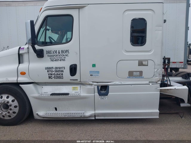 2015 Freightliner Cascadia 125 მანქანა იყიდება აუქციონზე, vin: 3AKJGLD59FSGJ6438, აუქციონის ნომერი: 45727187