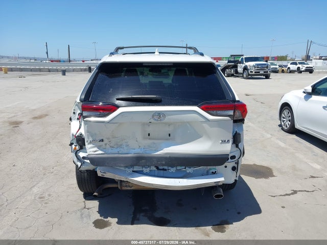 JTMC1RFV8NJ023772 Toyota Rav4 Xle Premium
